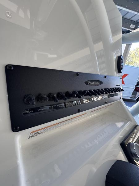 アリエル 2026 Pathfinder 2400 TRS | Boat and Motor Superstores