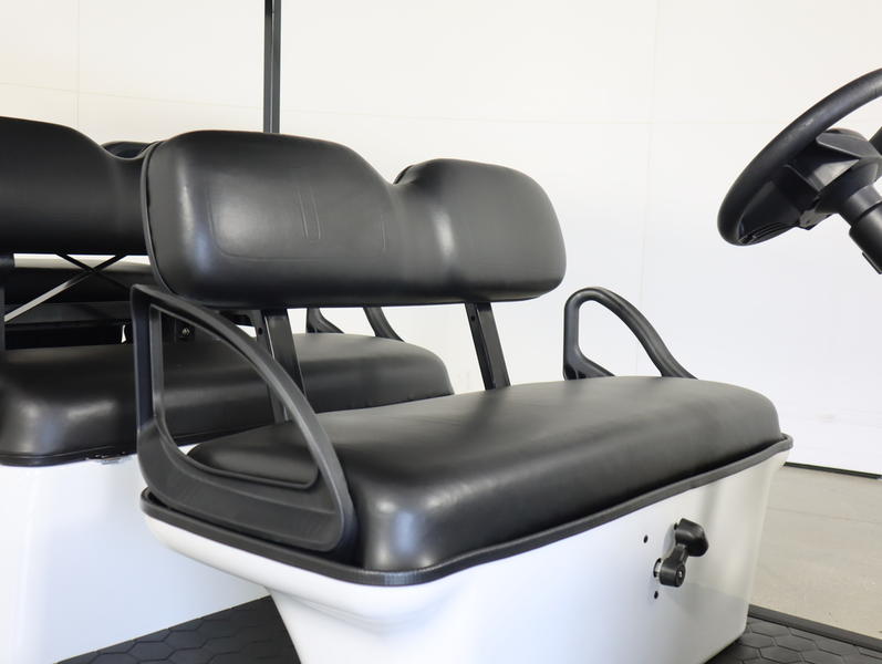 2027 EZGO Express photo 3