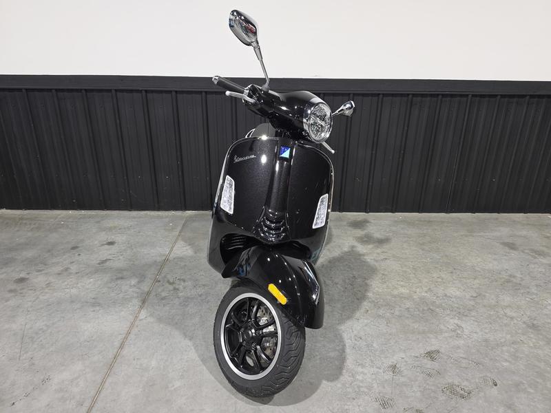 2027 Vespa GTS photo 3