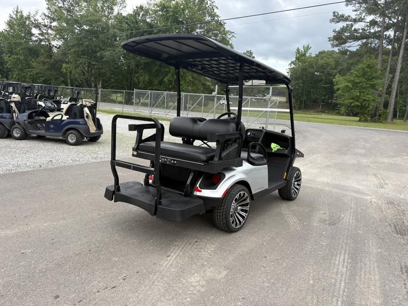 2026 EZGO Express photo 3