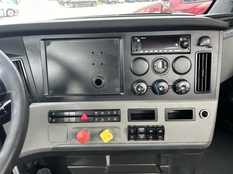 2022 Freightliner Cascadia in Walton, KY — photo 8