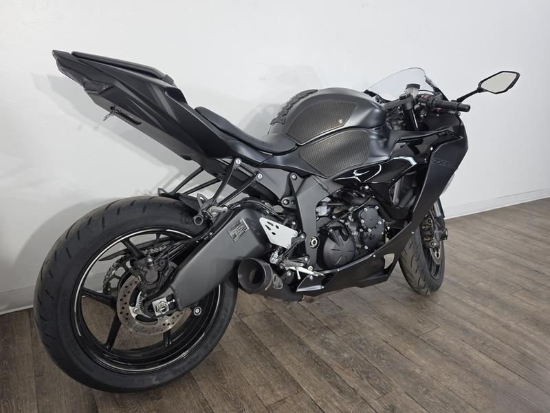 2024 Kawasaki Ninja® ZX™-6R Metallic Flat Spark Black/Ebony