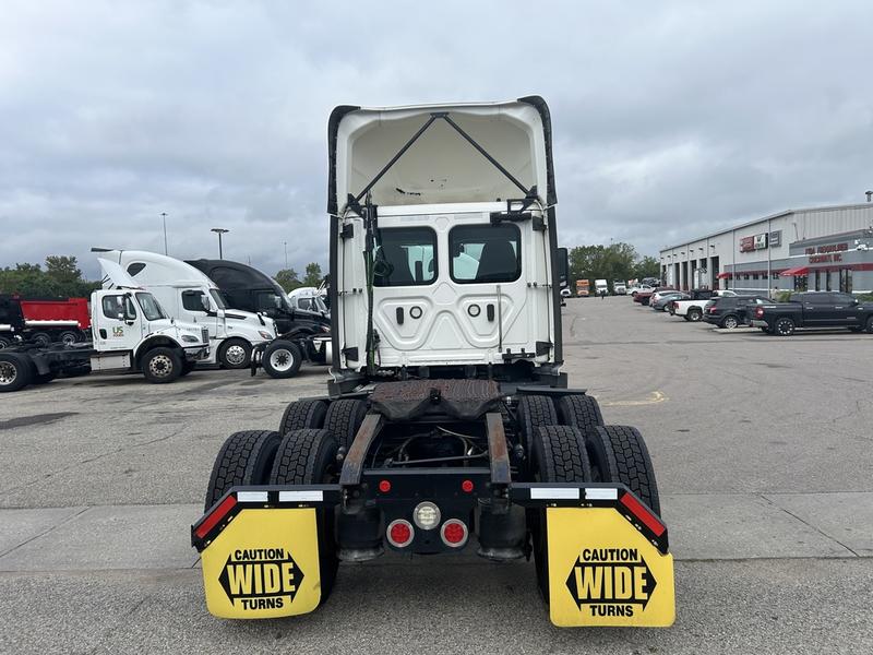 2022 Freightliner Cascadia in Walton, KY — photo 5