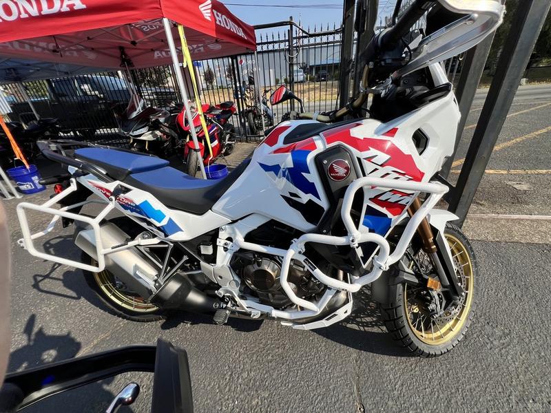 2025 Honda® Africa Twin Adventure Sports ES 100199 | Brothers