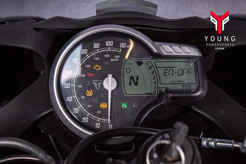 2026 Triumph Thruxton 400 Phantom Black / Aluminium Silver | Young