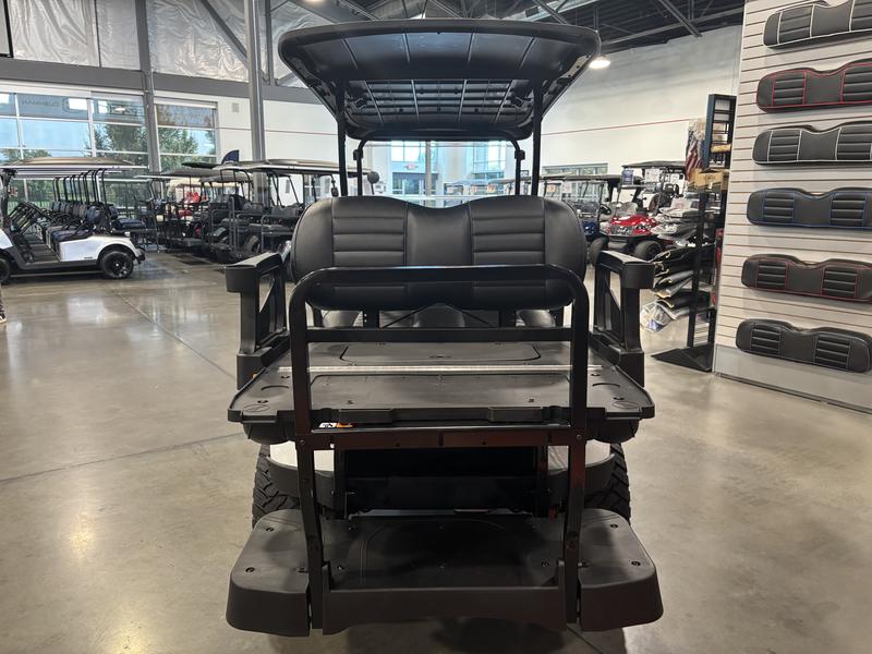 2027 EZGO Express photo 9