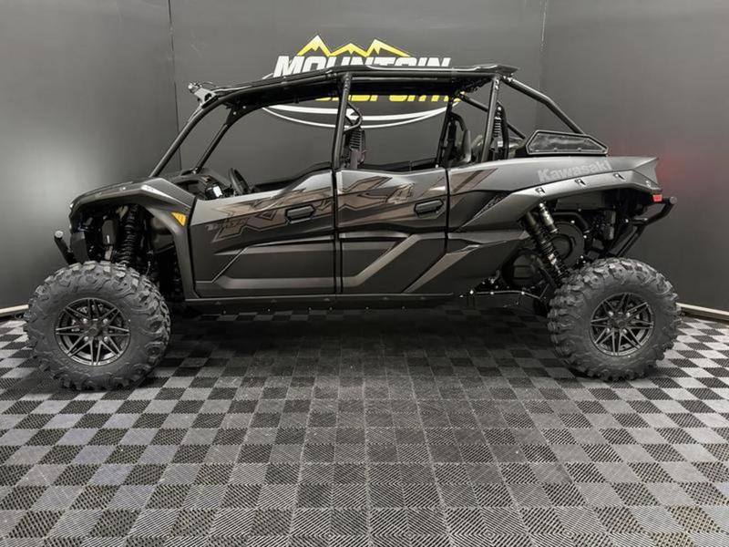 2027 Kawasaki TERYX® KRX4™ 1000 BLACKOUT EDITION | Mountain