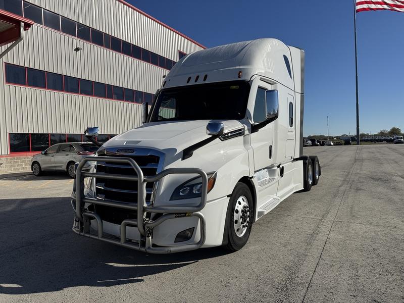 2025 Freightliner Cascadia in Columbus, OH — photo 2