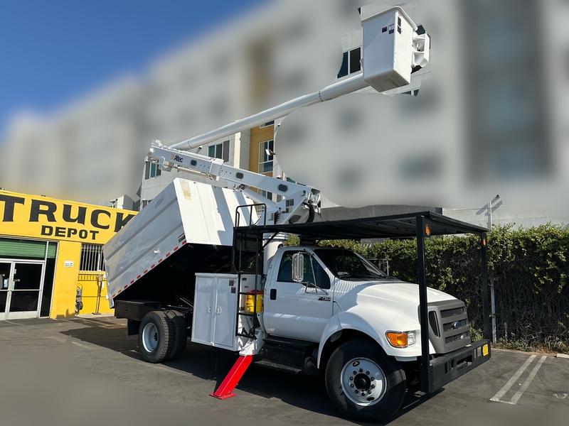 2011 Ford F-750 S.D. Forestry Bucket Truck