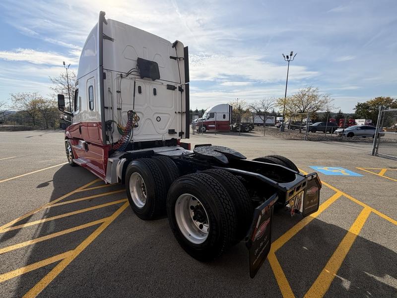 2024 Freightliner Cascadia in Pittsburgh, PA — photo 7