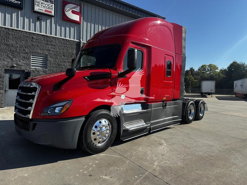 2023 Freightliner Cascadia in Mt. Vernon — photo 2