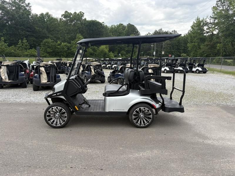 2026 EZGO Express photo 5