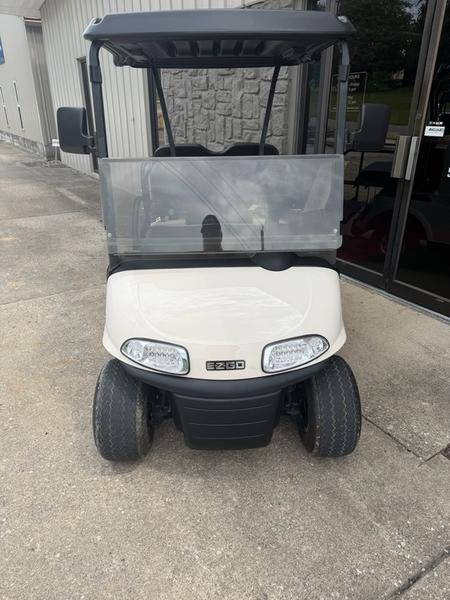2018 EZGO RXV photo 2