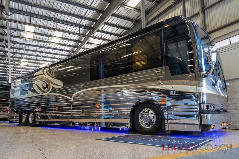 2006 Prevost Liberty Elegant Lady XLII - Double Slide | Legacy Coach