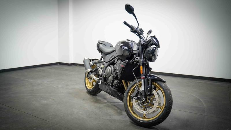 2026 Triumph Trident 800 Jet black | Mosites Motorsports