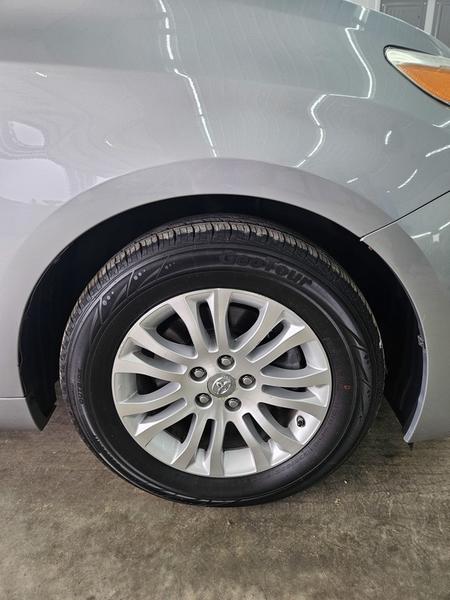 2017 Toyota Sienna XLE - Photo 6