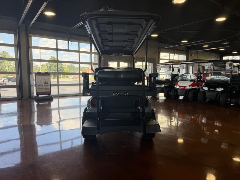 2027 EZGO Express photo 9