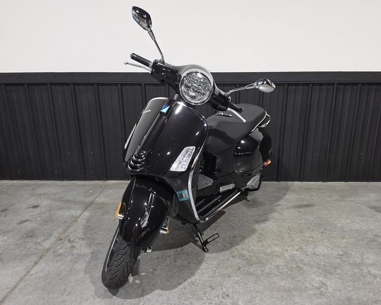 2027 Vespa GTS photo 4
