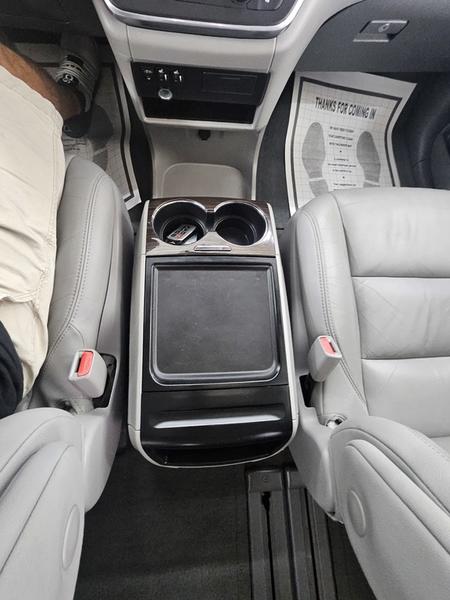 2017 Toyota Sienna XLE - Photo 8