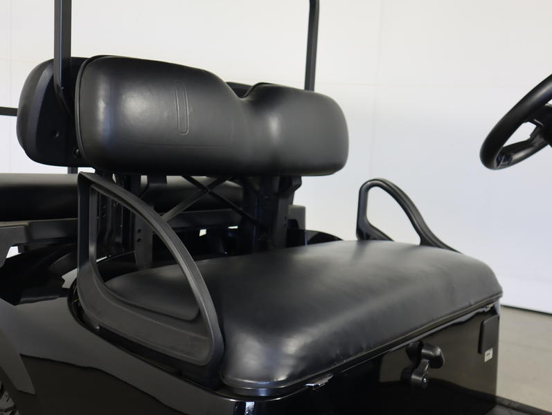 2025 EZGO Express photo 3